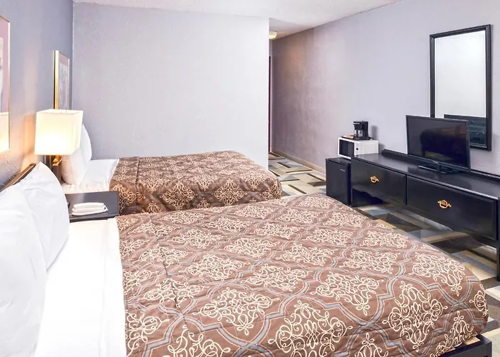 Country Garden & Suites-Benton